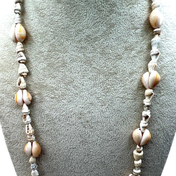 Vintage Boho Seashell Beaded Necklace    A5 - Picture 4 of 13